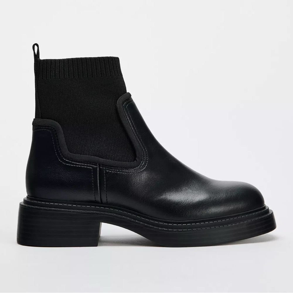 NEW Zara Black Chelsea Boots with Lug Soles in US W 10